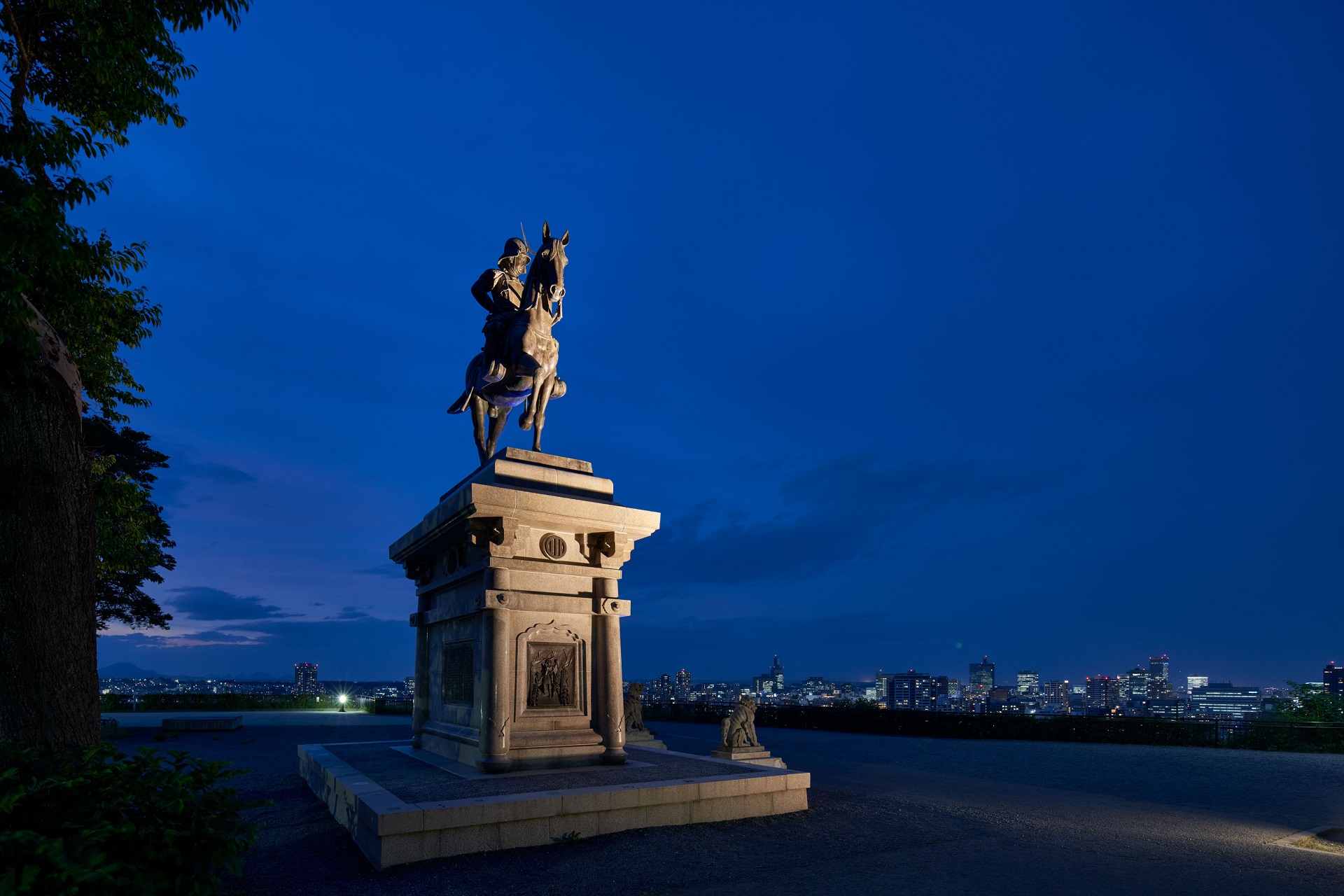 伊達政宗公騎馬像｜事例一覧｜カラーキネティクス・ジャパン 株式会社