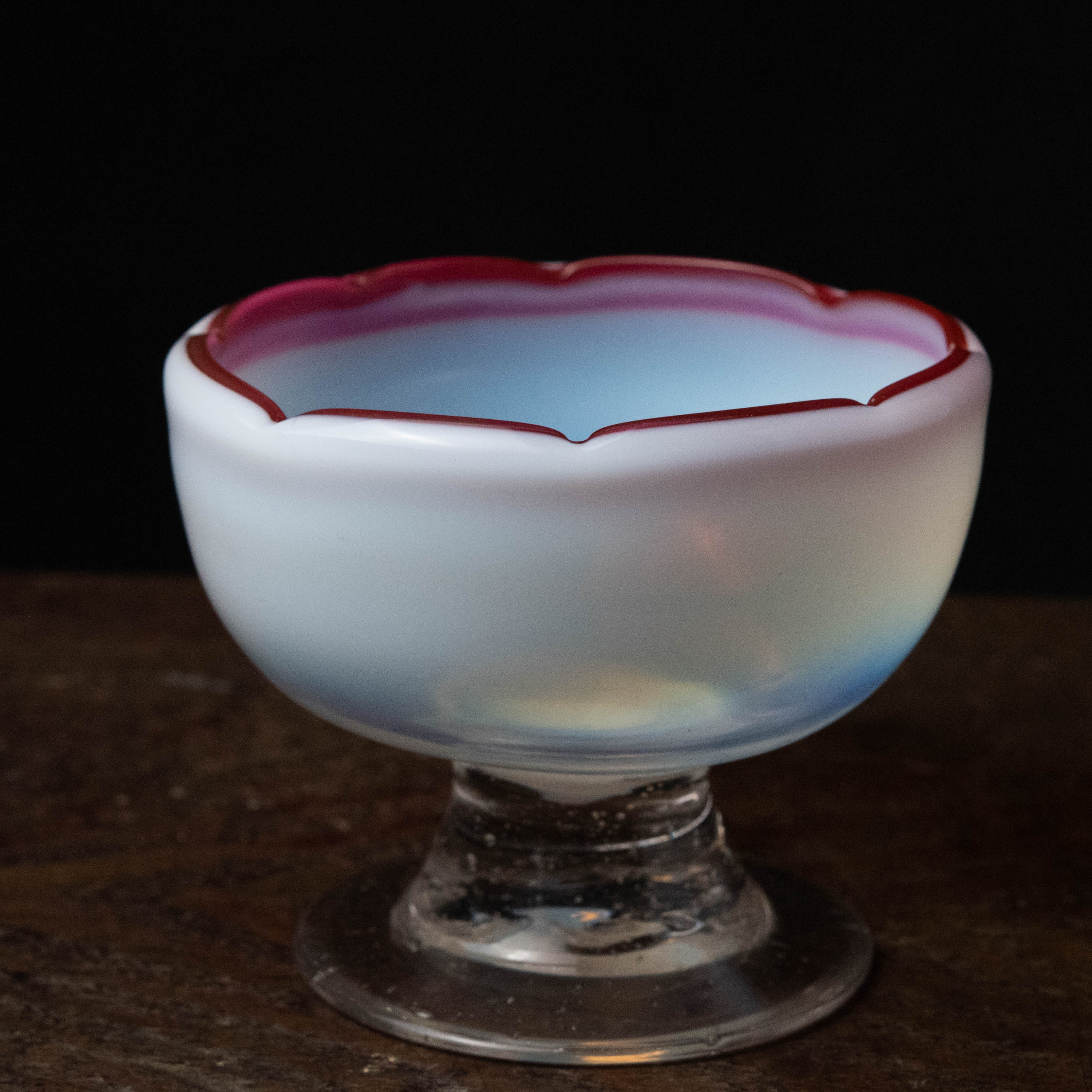 明治頃 乳白ぼかし 糸巻文 輪花和ガラス脚付鉢 氷コップ