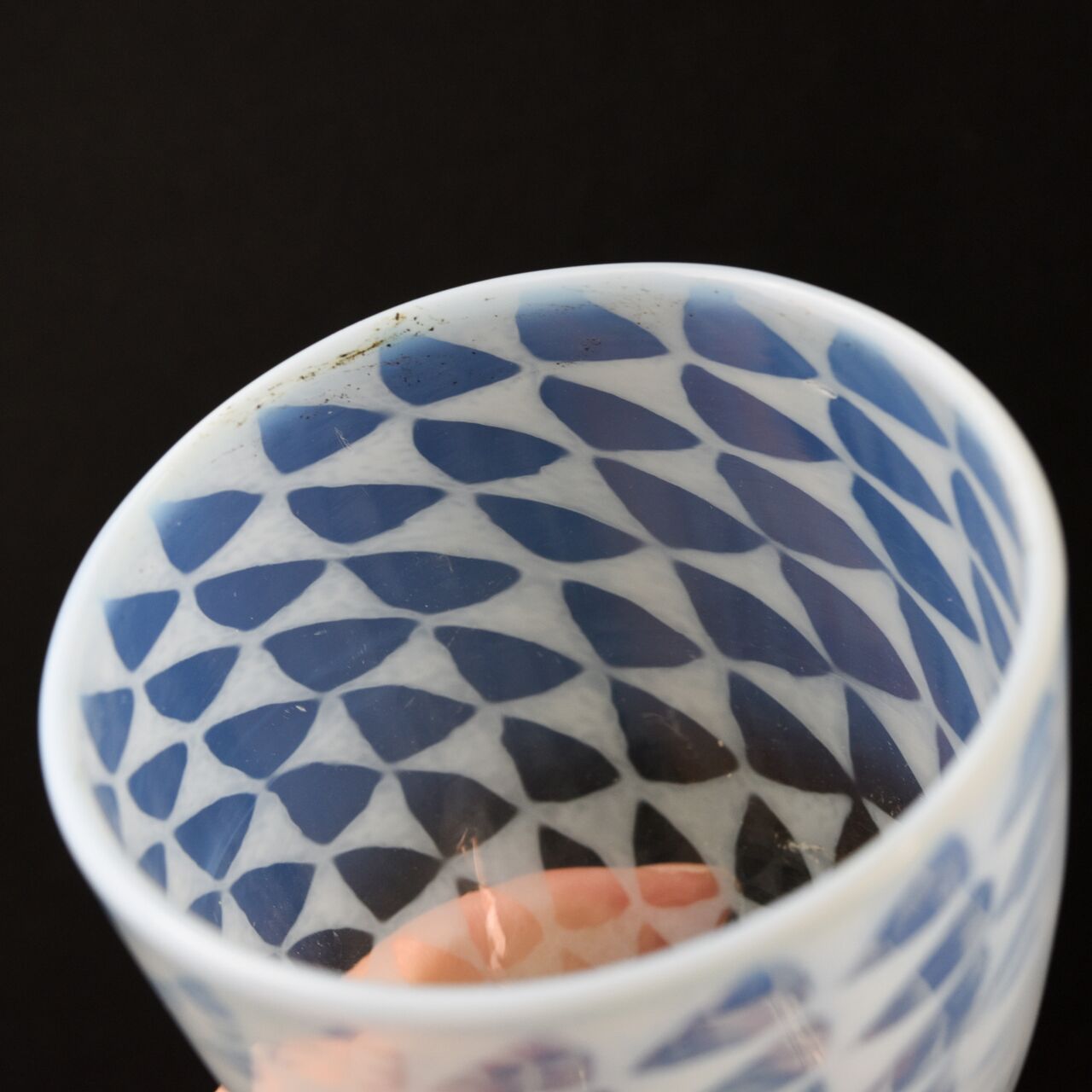 ガラス :: 鱗文なつめ形黒脚氷コップ | COTTOU.JP 骨董の通販