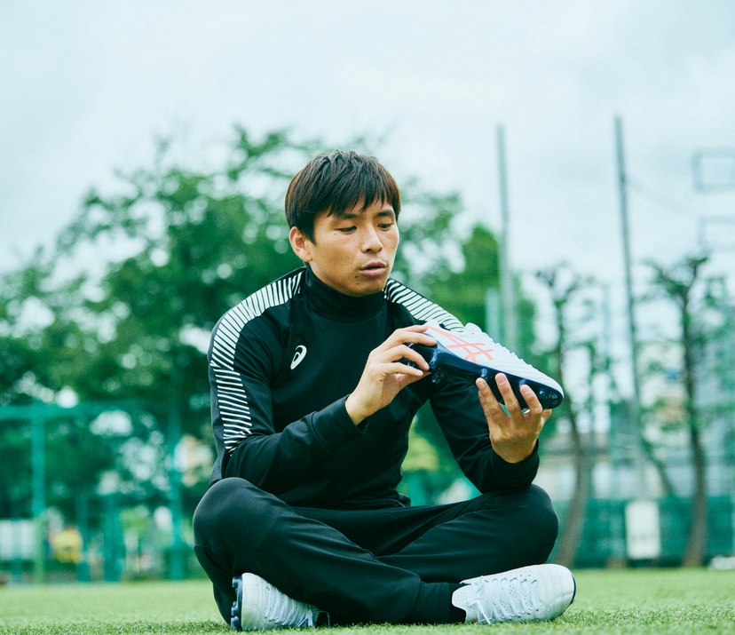 軽さ・屈曲性 ・フィット感を重視 」乾貴士のスパイクへのこだわり