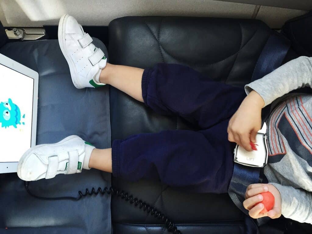 赤ちゃん、子供との飛行機移動はいつからOK？ 料金は？ 子連れでの移動