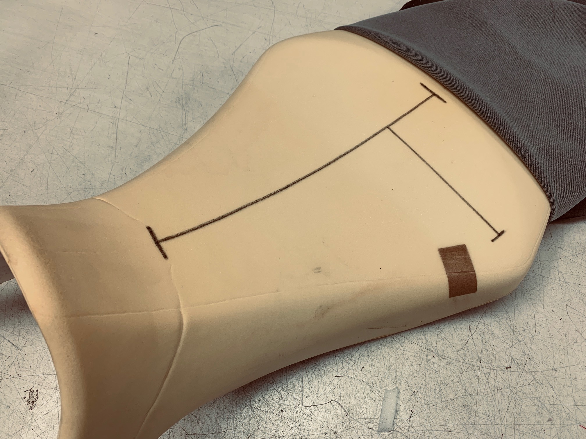 バイクシートアンコ抜き