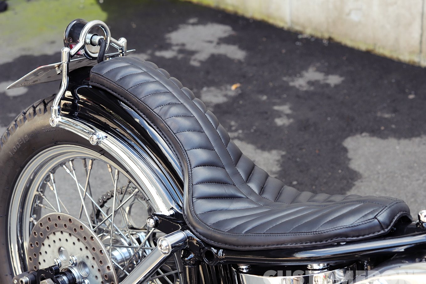 ハーレー ショベルヘッド4速フレームのカスタムバイク FLH 1980年