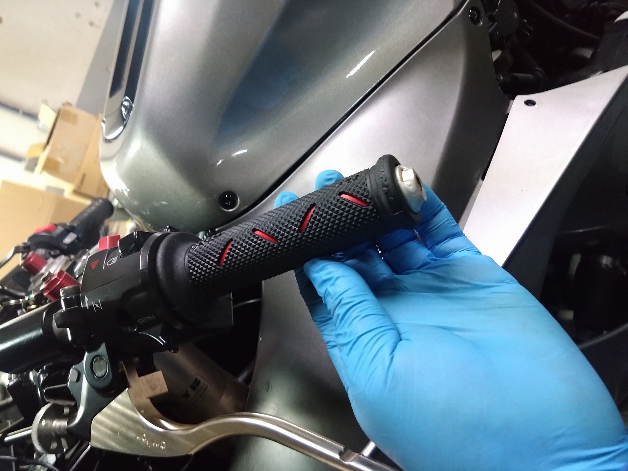 ZX-12R ハンドルグリップの換装 - D-EVO