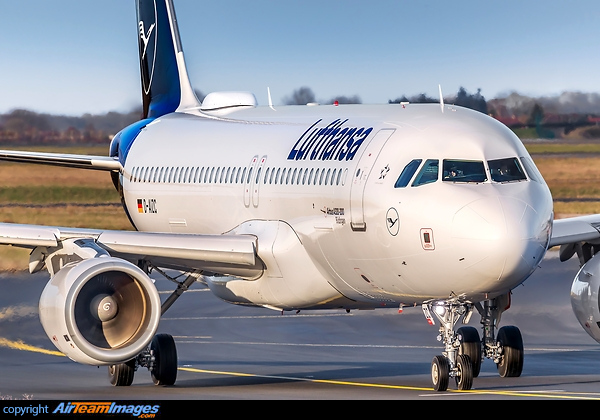 Airbus A320-211 Lufthansa D-AIZC - AirTeamImages.com