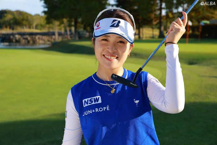 写真] 2023年 伊藤園レディス ツアーで唯一！ 26年モノの“激シブパター