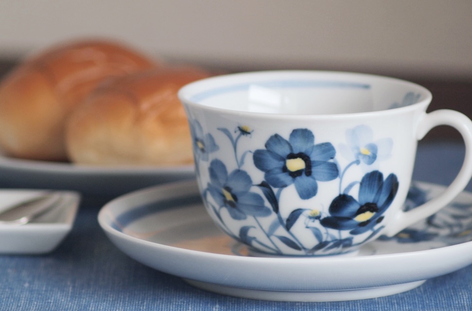 送料無料】 コーヒーカップ お花畑 ペア / セット ソーサー ティー