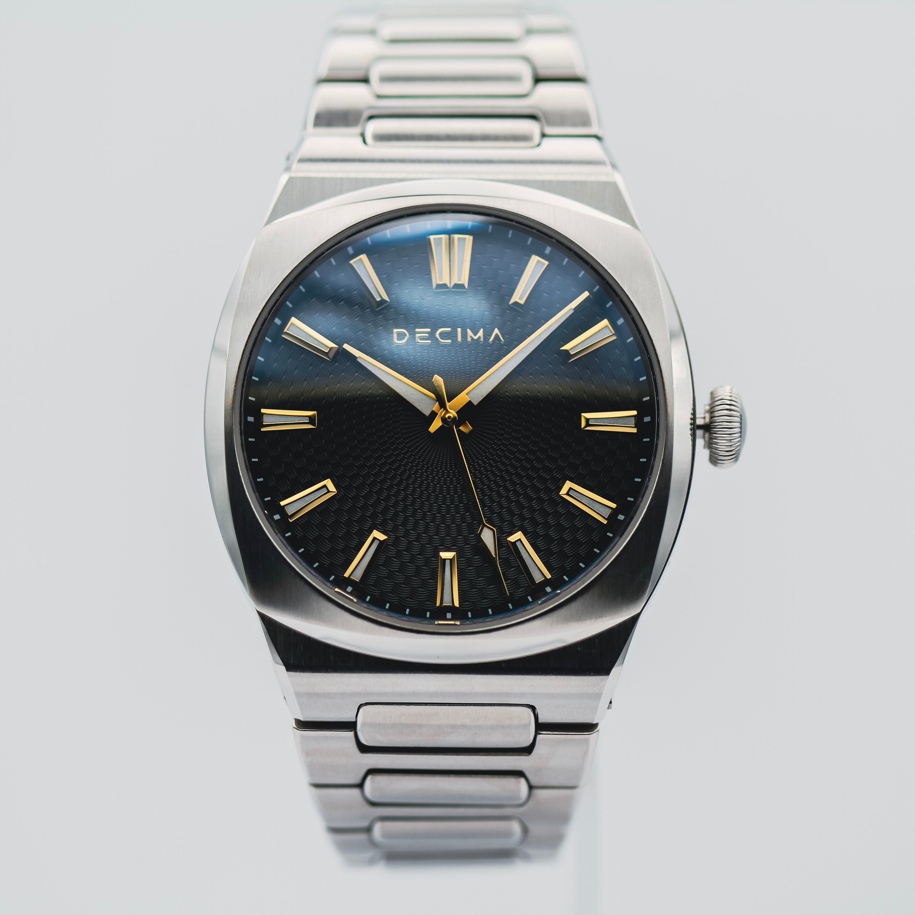 DECIMA_GATEKEEPER_BLACK_GOLD_1