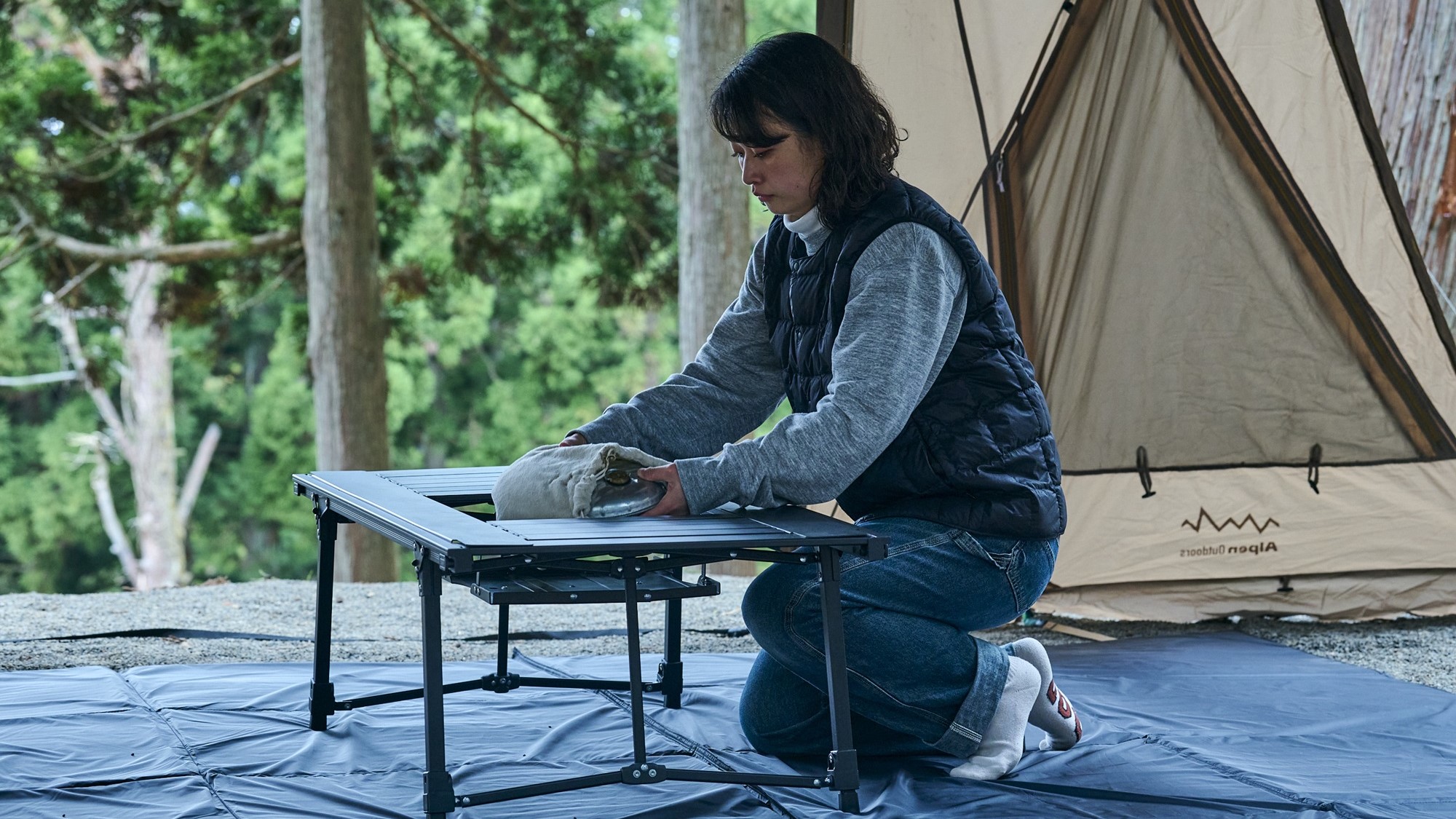 冬キャンプでお座敷こたつを楽しめるAlpen Outdoors「アルミユニット