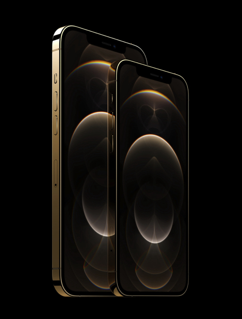手にした瞬間にその美しさに目を奪われる「iPhone 12 Pro」ゴールドの