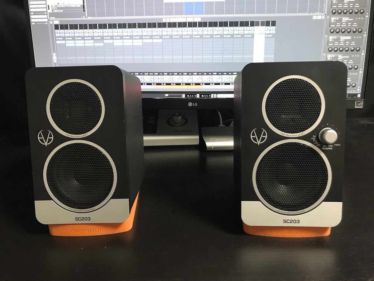 小さいのに高音質！モニタースピーカー「eve audio SC203」レビュー