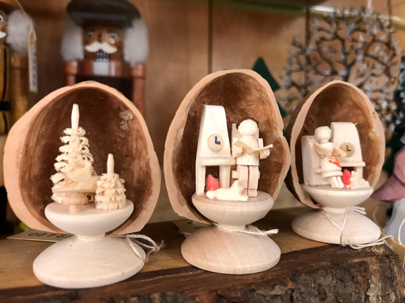 ザイフェンコーナー 絵本と木のおもちゃ フォーゲル