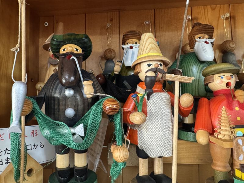 ザイフェンコーナー 絵本と木のおもちゃ フォーゲル