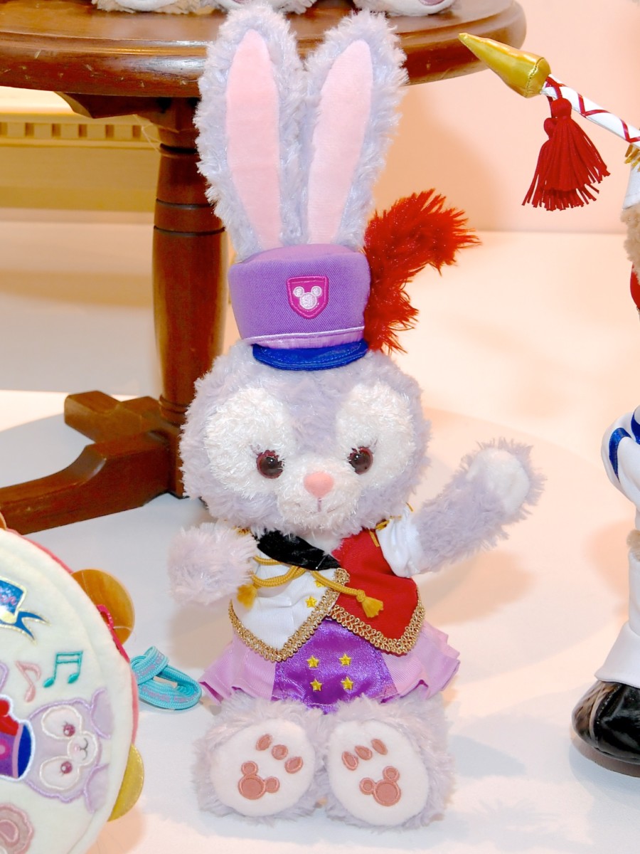 マーチングバンドに扮したダッフィーたちが35周年をお祝い！東京