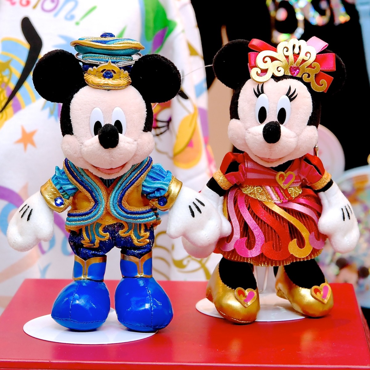 カラフルなコスチュームで35周年を盛大にお祝い！ディズニーリゾート