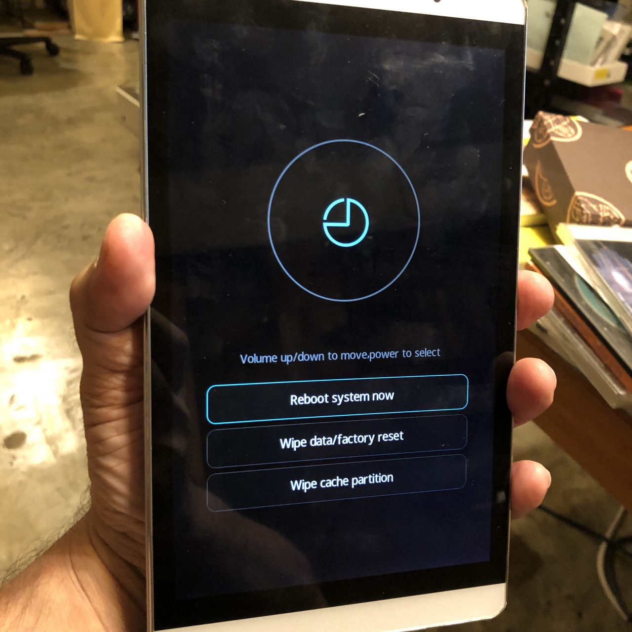Huawei dtab Compact d-02H docomo 再起動ループ バッテリー交換