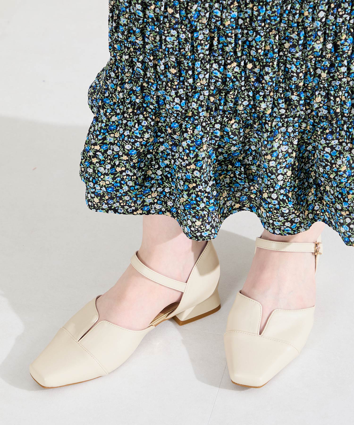 カタログ掲載アイテム】スリットセパレートパンプス/62110