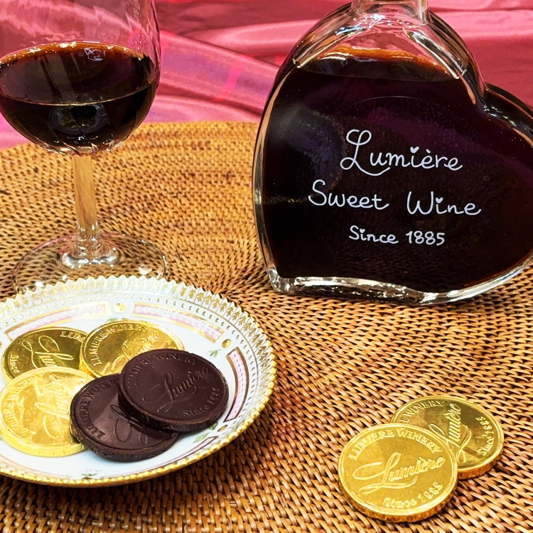 ハート瓶が可愛い〕スウィートワイン&チョコレートセット ［山梨