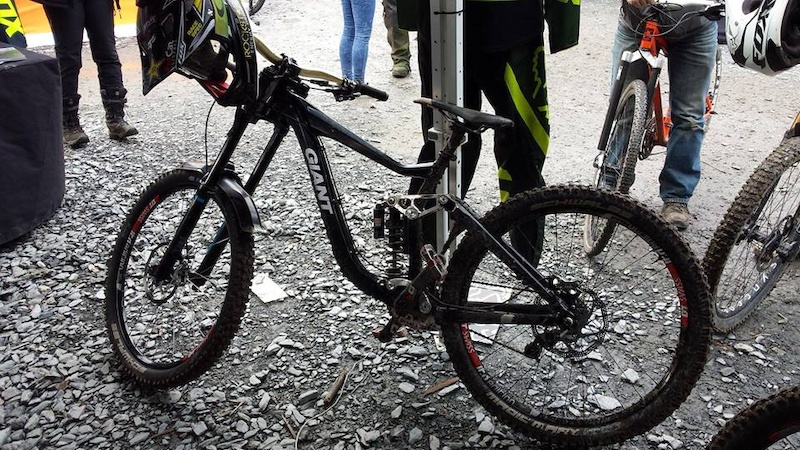 Spotted: Danny Hart's Prototype Giant Glory 27.5 - Pinkbike