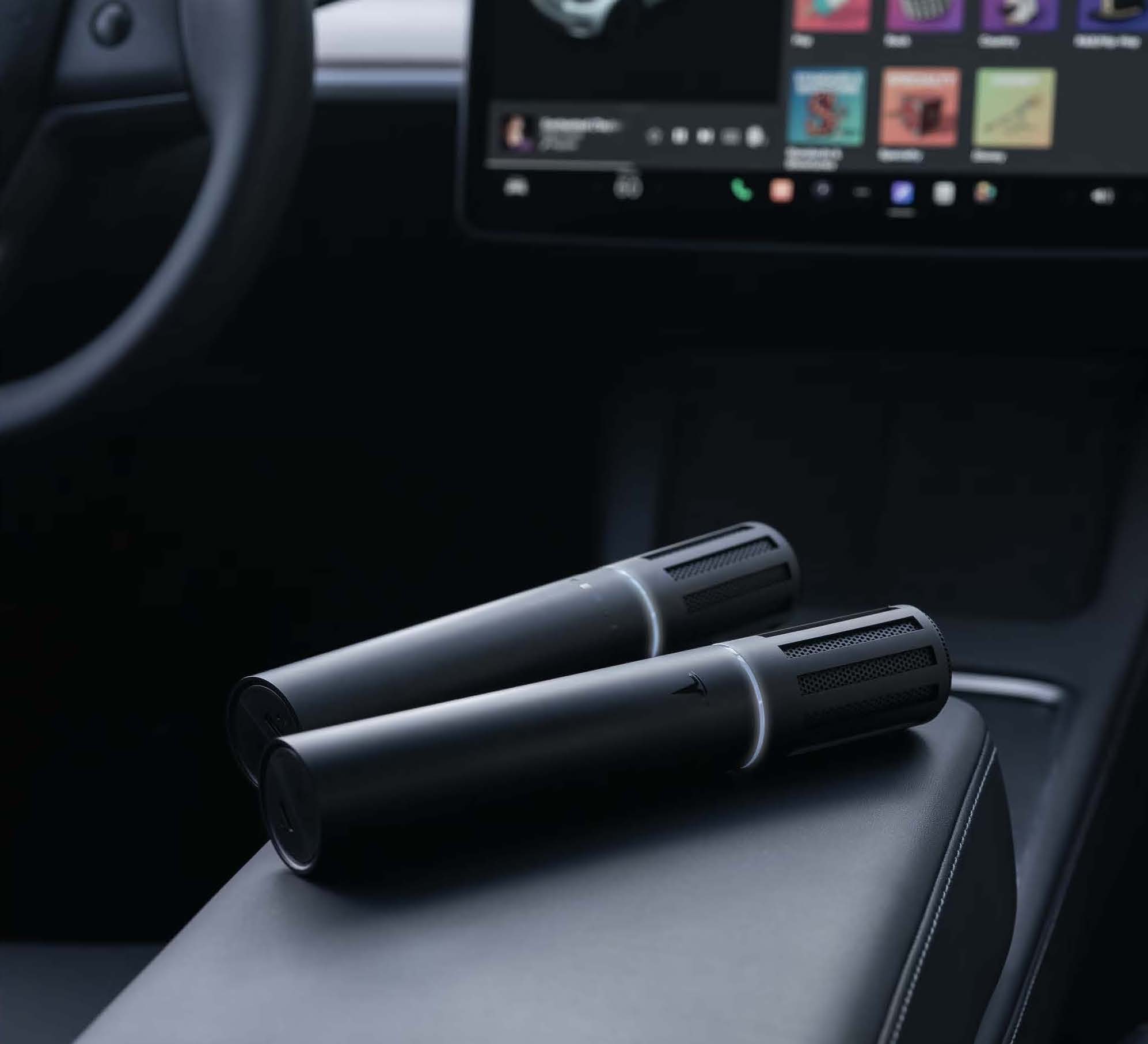 テスラ、北米で車載カラオケ用マイク「CaraokeMic」を発売 | EVcafe