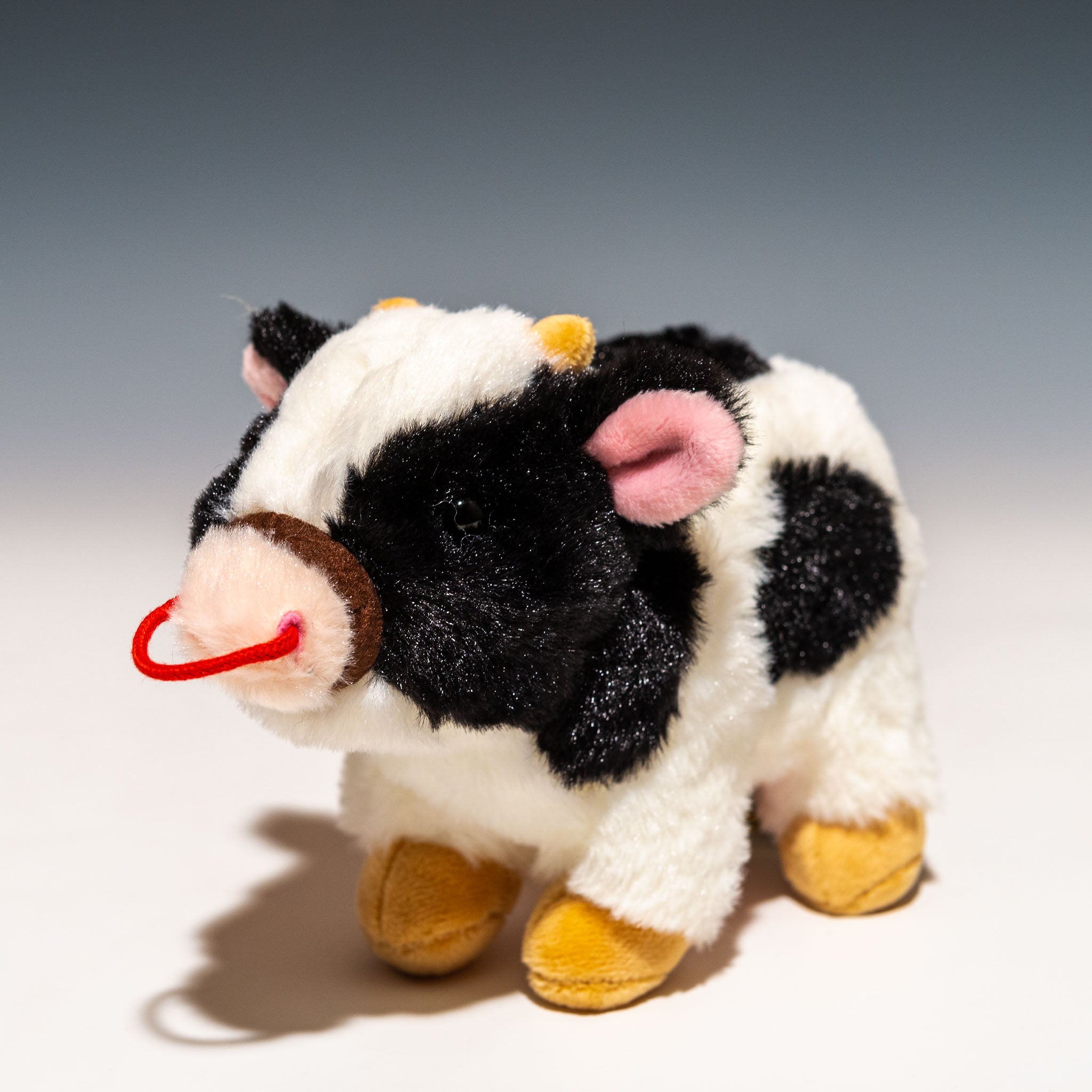 CUTE キュート販売 ぬいぐるみ モォ〜と鳴くウシさん F0280