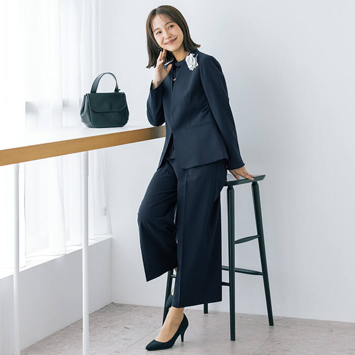 洗える｜大人の頼れるパンツスーツ 9号・ネイビー｜東京ソワール