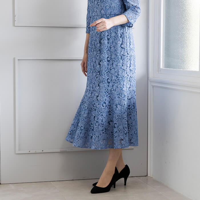 華やかな総レースのワンピース 9号・スカイブルー｜東京ソワール