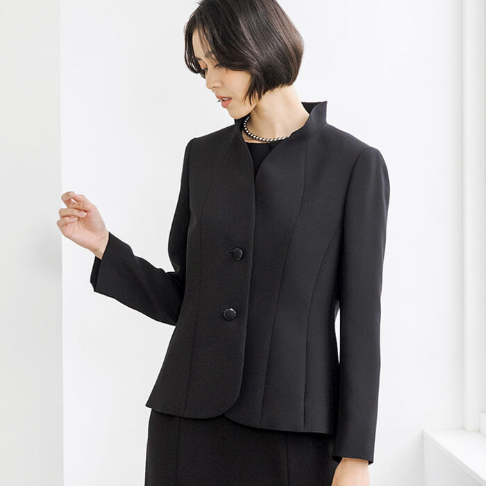 立体的なスタンドカラージャケット 17号・ブラック｜東京ソワール
