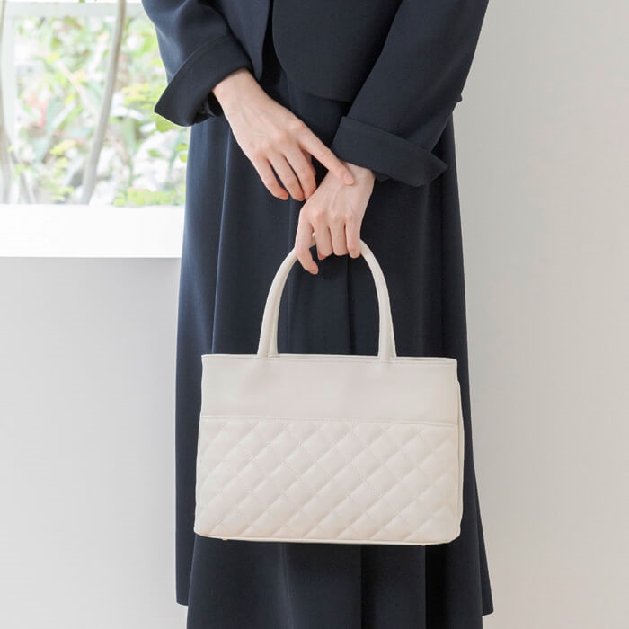 キルティングデザインのフォーマルバッグ ・オフホワイト｜東京