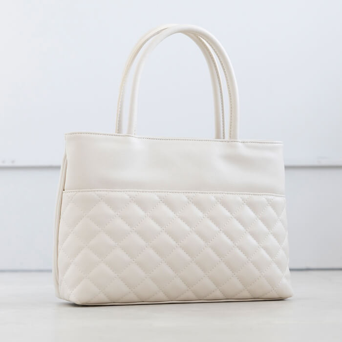 キルティングデザインのフォーマルバッグ ・オフホワイト｜東京