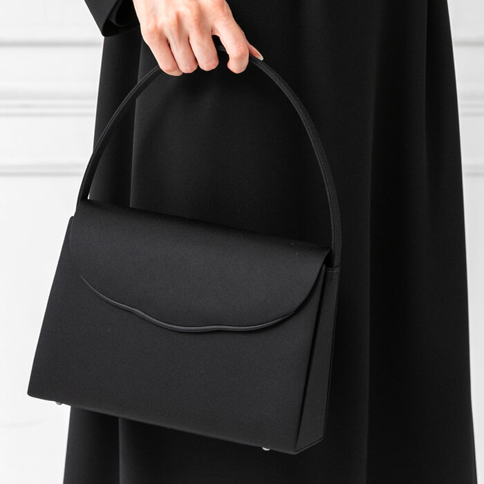撥水加工】カーブデザインのマグネットバッグ ・ブラック｜東京