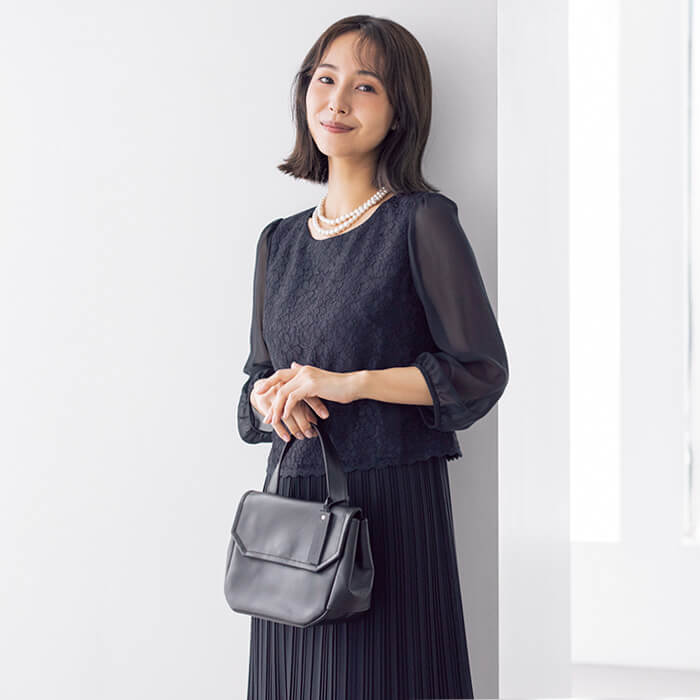 素材感の変化で魅せる大人のセレモニースーツ 11号・ネイビー｜東京