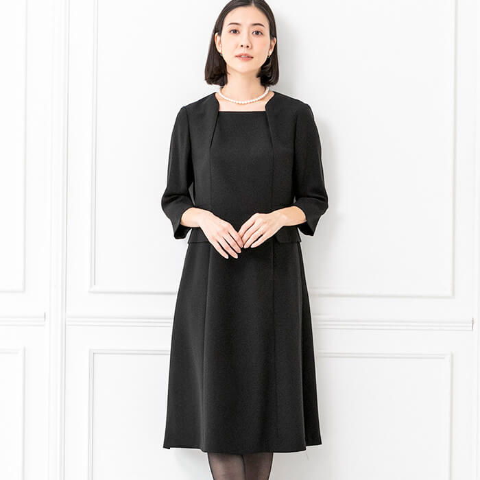 ノーカラーのリボン付アンサンブル 9号・ブラック｜東京ソワール