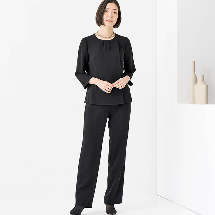 暖か素材のパンツスーツ 9号・ブラック｜東京ソワールオンラインストア