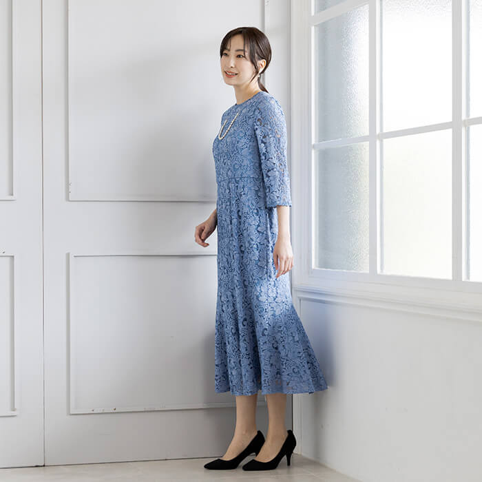 華やかな総レースのワンピース 9号・スカイブルー｜東京ソワール