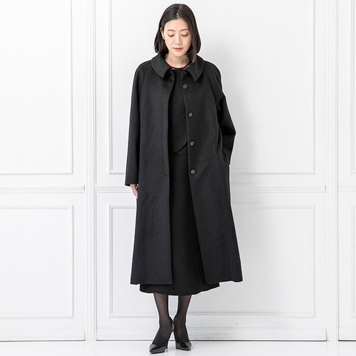 襟元がデザインポイントのアンゴラ混コート 9号・ブラック｜東京