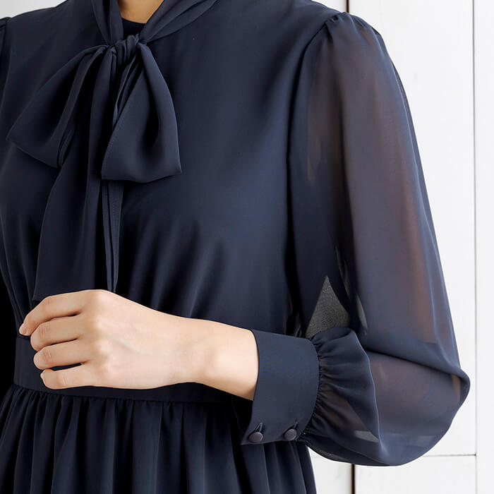 リボンタイ付きワンピのセレモニースーツ 13号・ネイビー｜東京