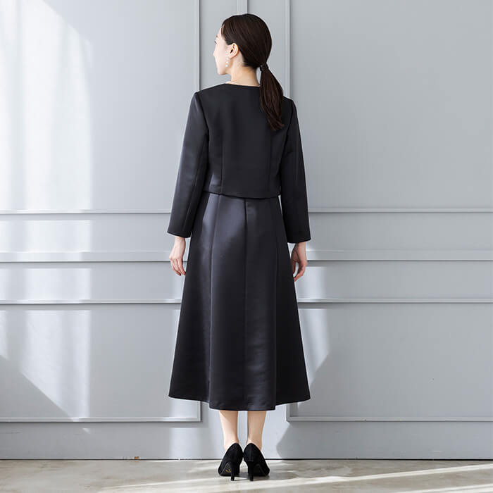 マットサテンのシンプルジャケット 13号・ブラック｜東京ソワール