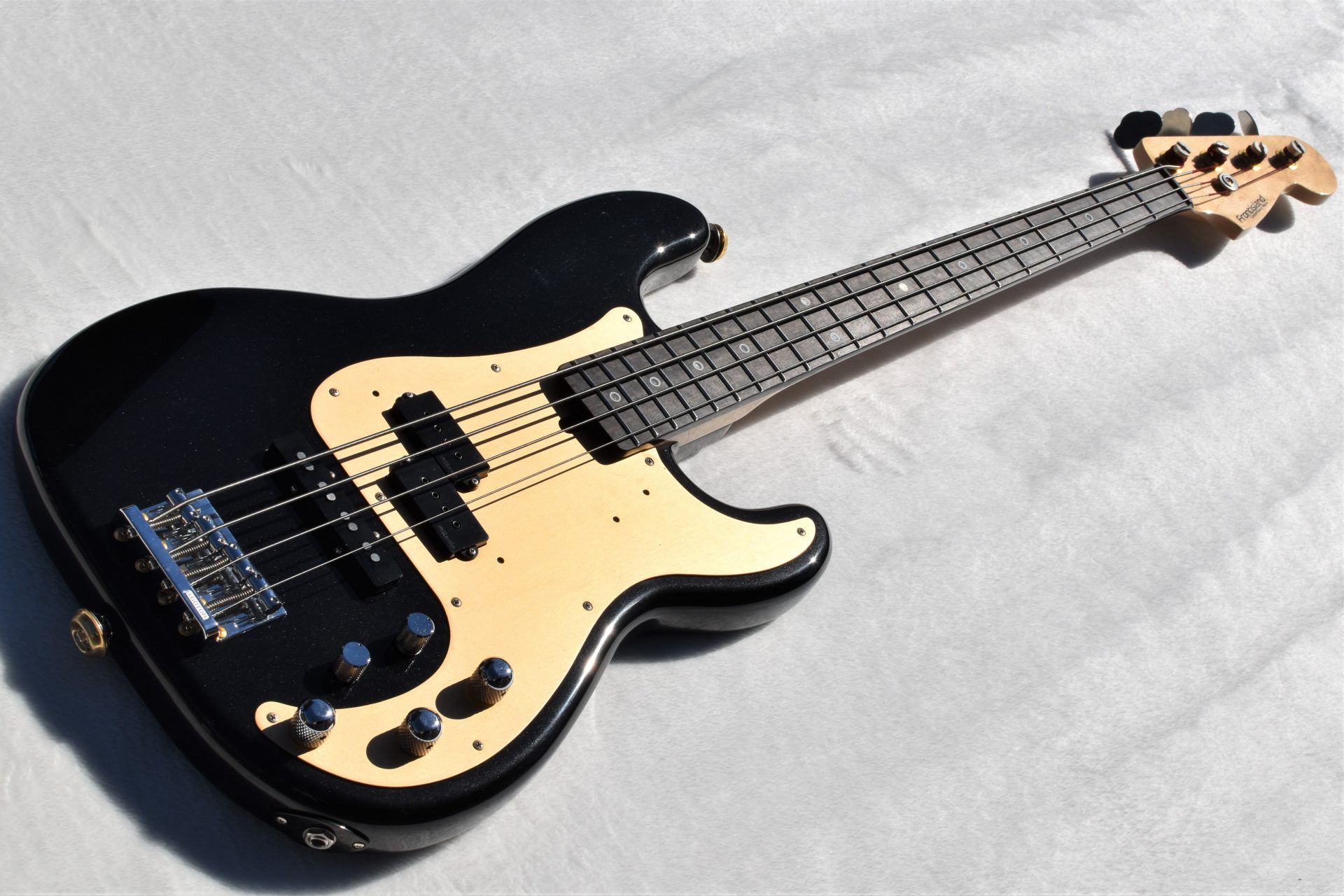 Fender Precision Bass 【LED改造】 | Frontisland CustomGuitarWorks