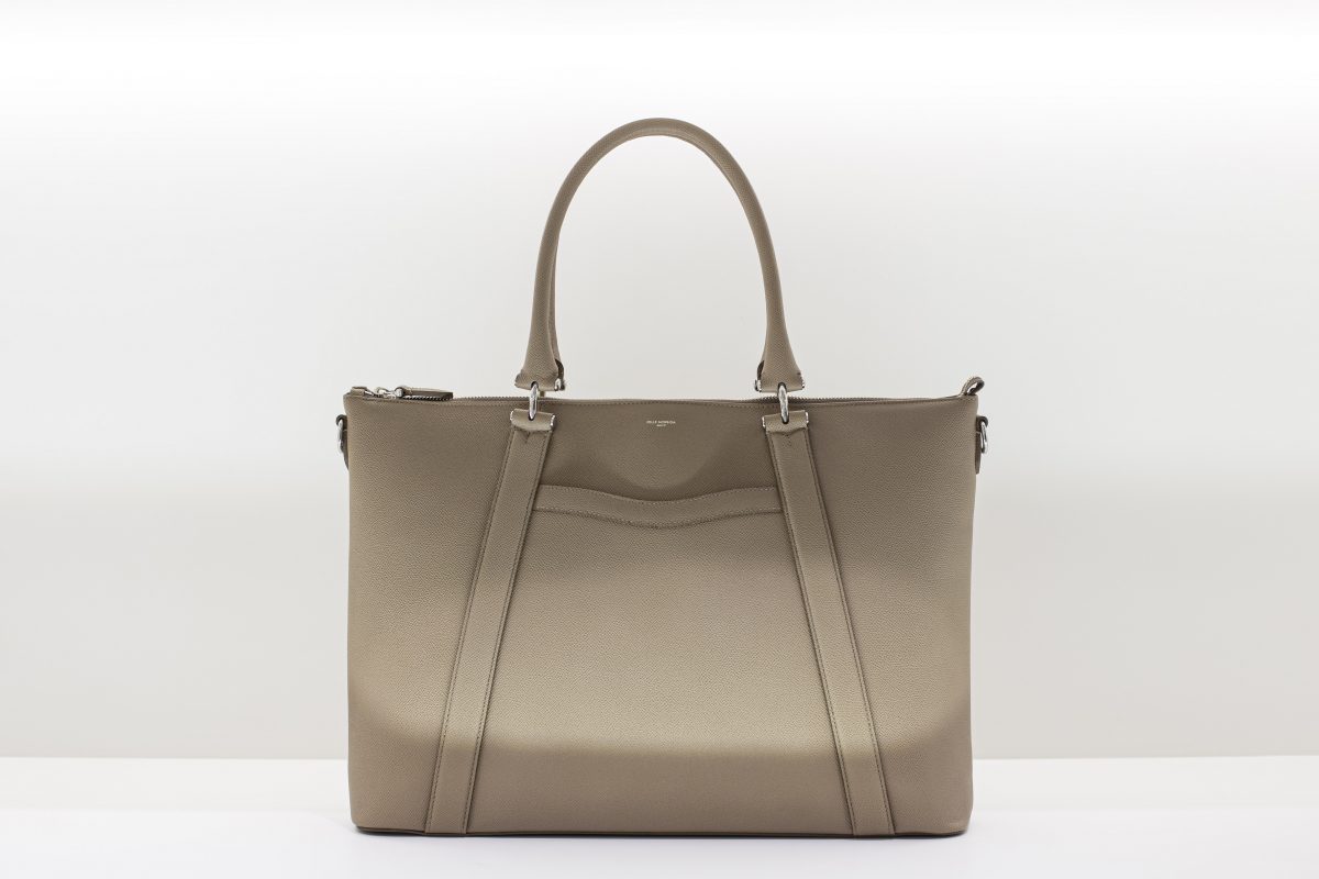 本質を知る大人のゴルファーには「ペッレ モルビダ」のバッグが