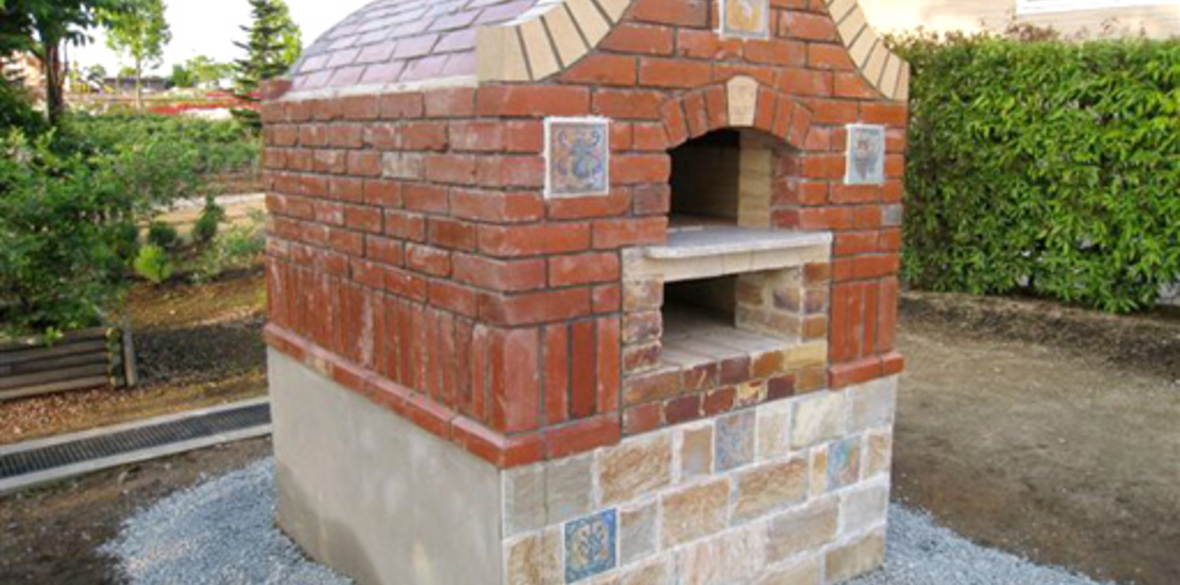 ピザ窯 | 耐火レンガ | レンガ活用事例 | 職人による本物のレンガをお