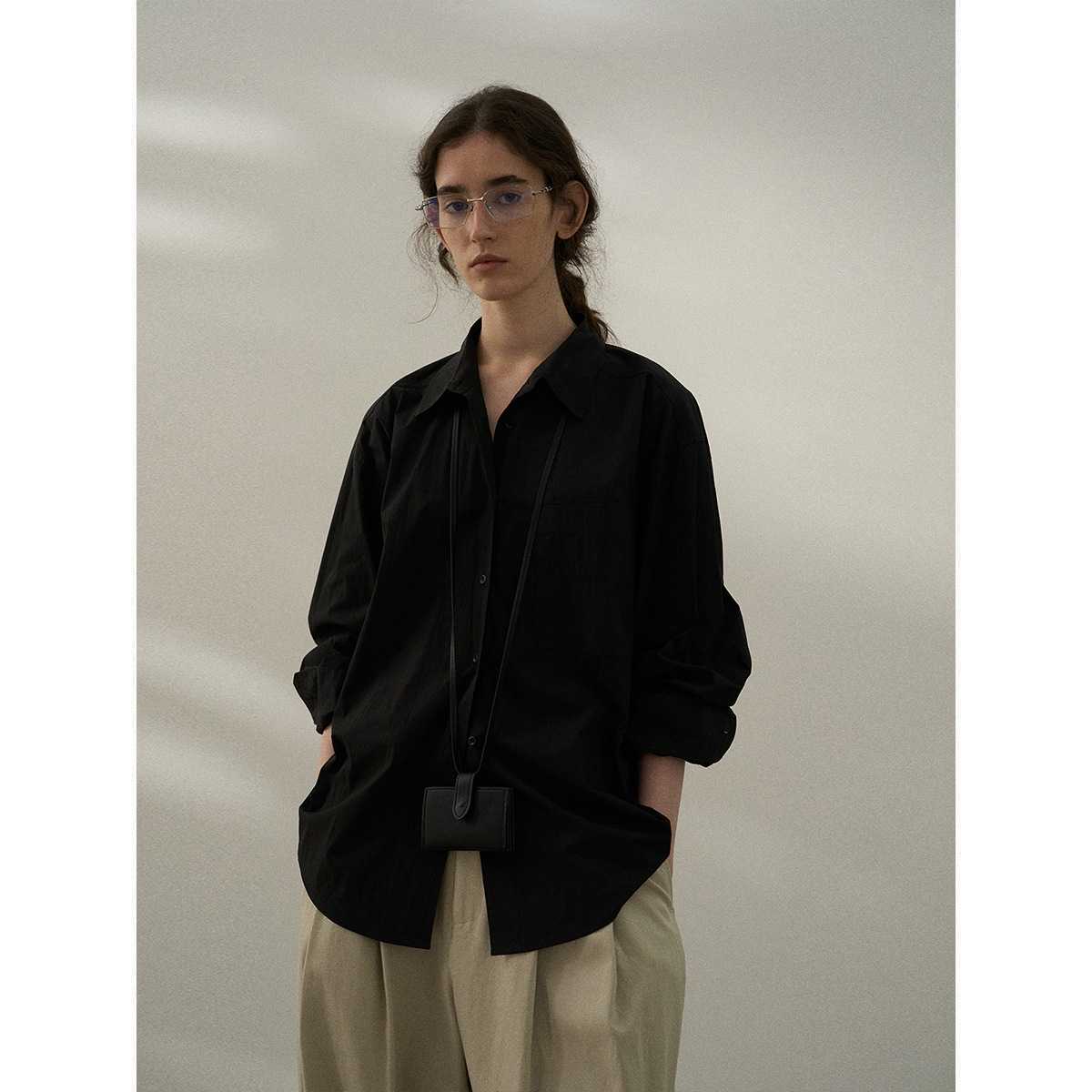 時短で洗濯OK！シワになりにくいポリエステル黒シャツ10選 - 黒シャツ