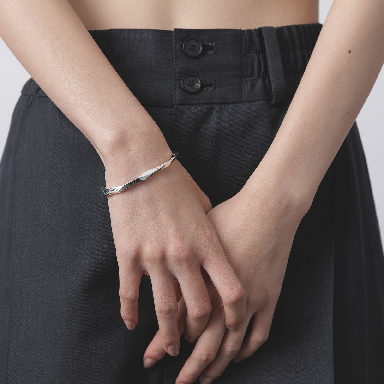 Crockery Bangle - S | GARNI ONLINE STORE