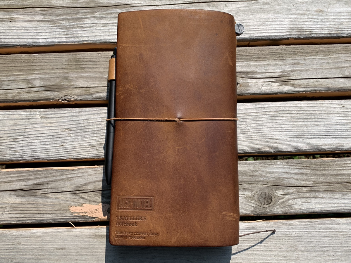 トラベラーズノートのエースホテルコラボの新作キャメルはチェックした