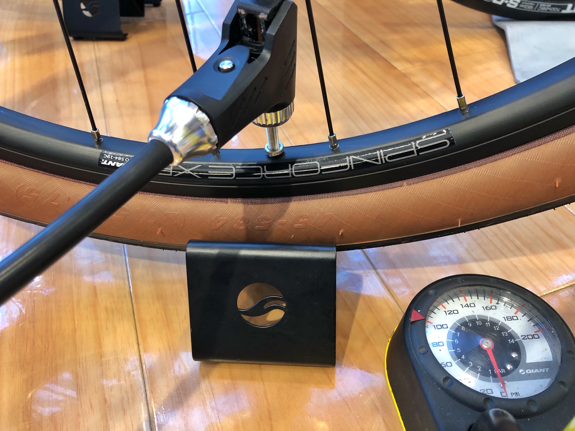 タイヤの空気は自然に抜けます。 ｜ ジャイアントストア今治