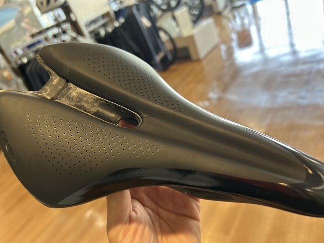 スタッフの製品紹介】CADEX BoostサドルとCADEX AMPサドル