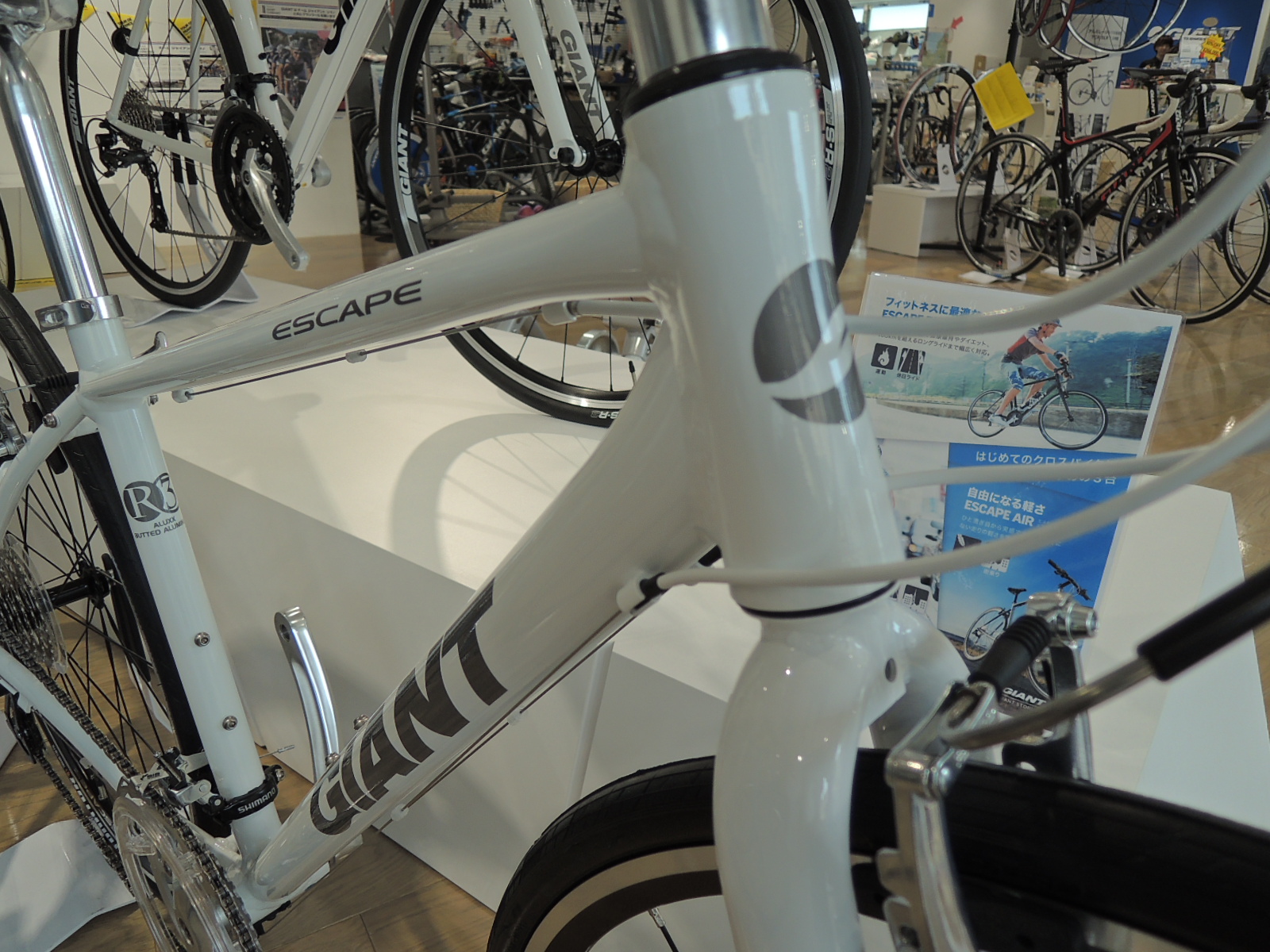 軽さなら負けません。ESCAPE AIR 2014モデル ｜ ジャイアントストア神戸