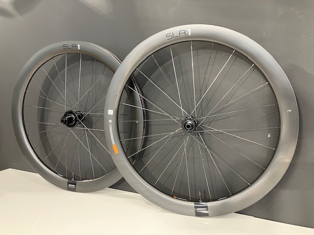 GIANT SLR1 カーボンホイール 新品タイヤ付き！ こちらも気になる新