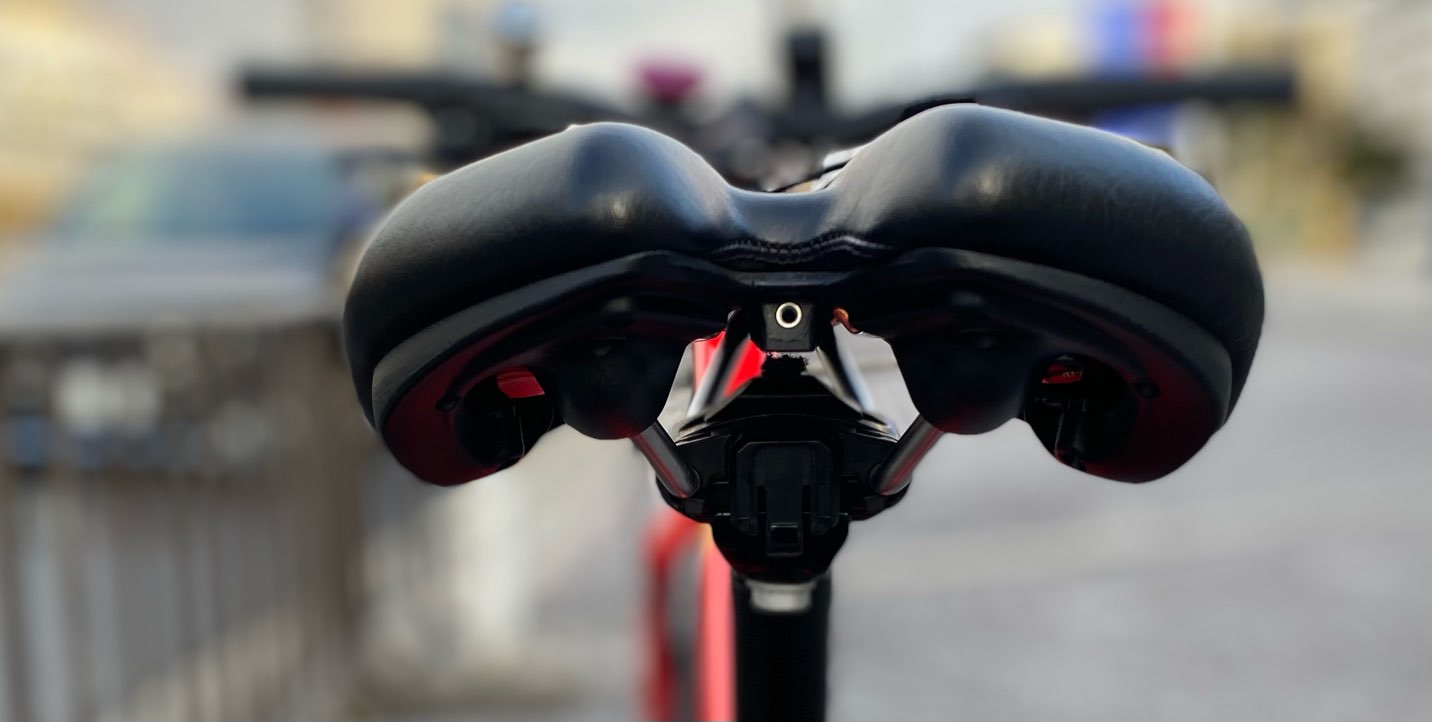 サドルレールにテールライトを装着できるマウントのご紹介