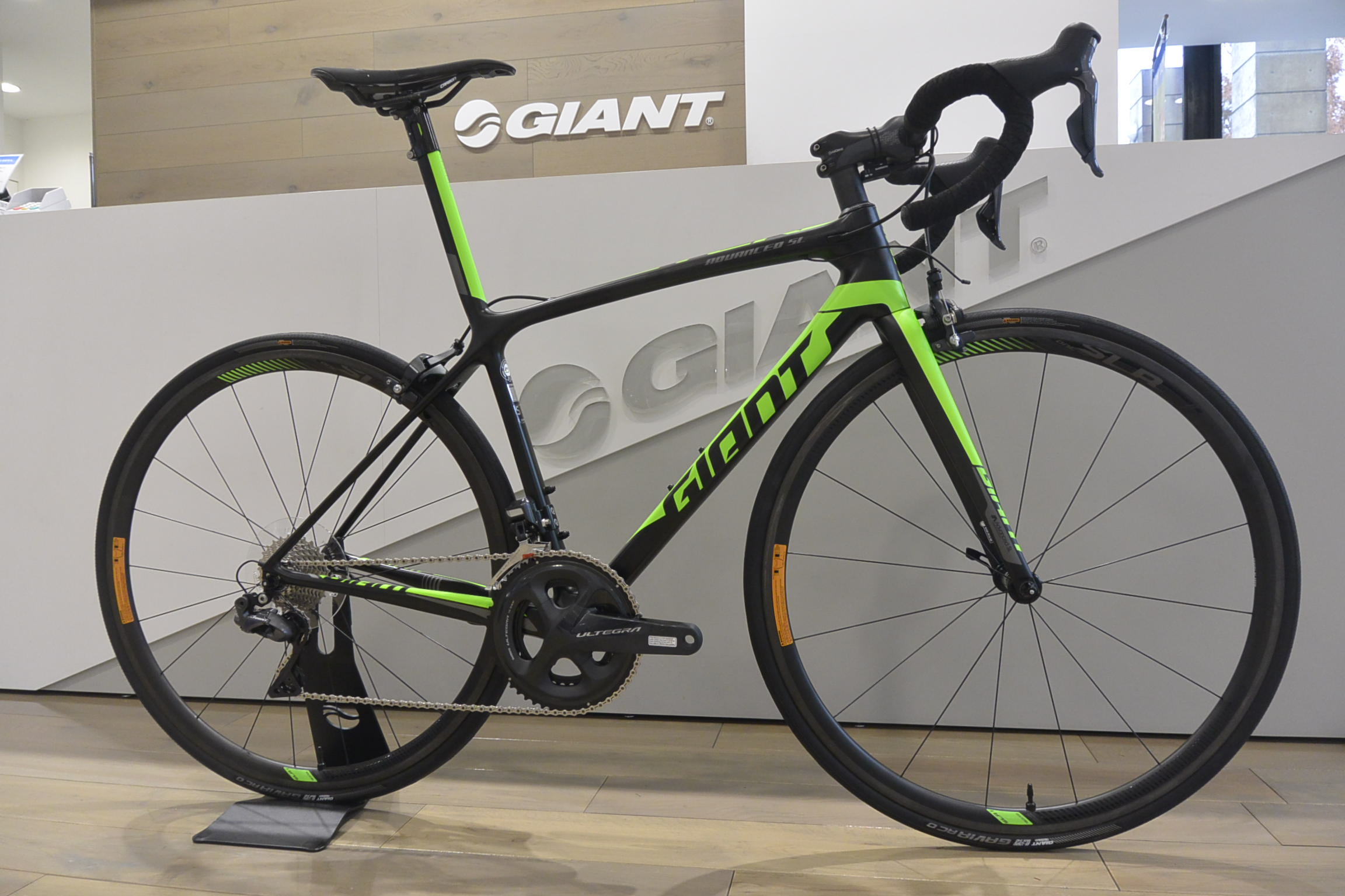 シマノDi2搭載カーボンロード「TCR ADVANCED SL1」初入荷しました